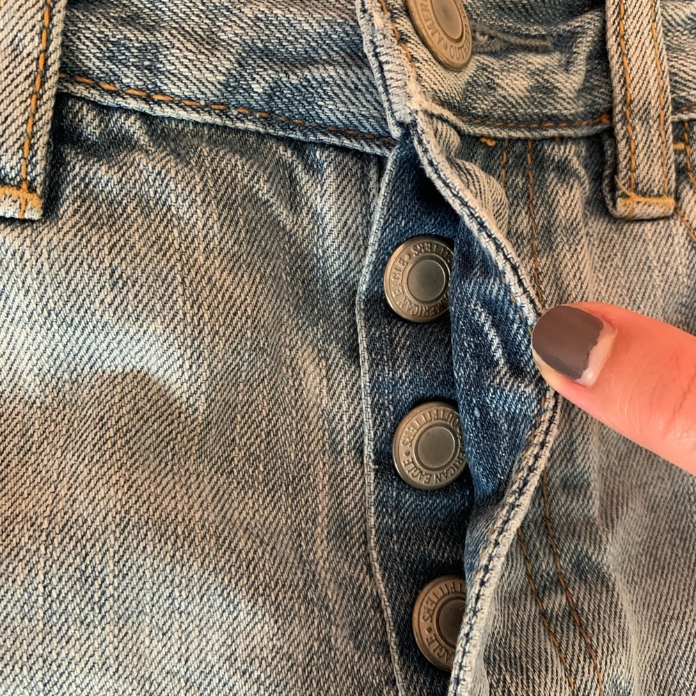 American Eagle AEO Denim Light Wash Shorts - Picture 2 of 5